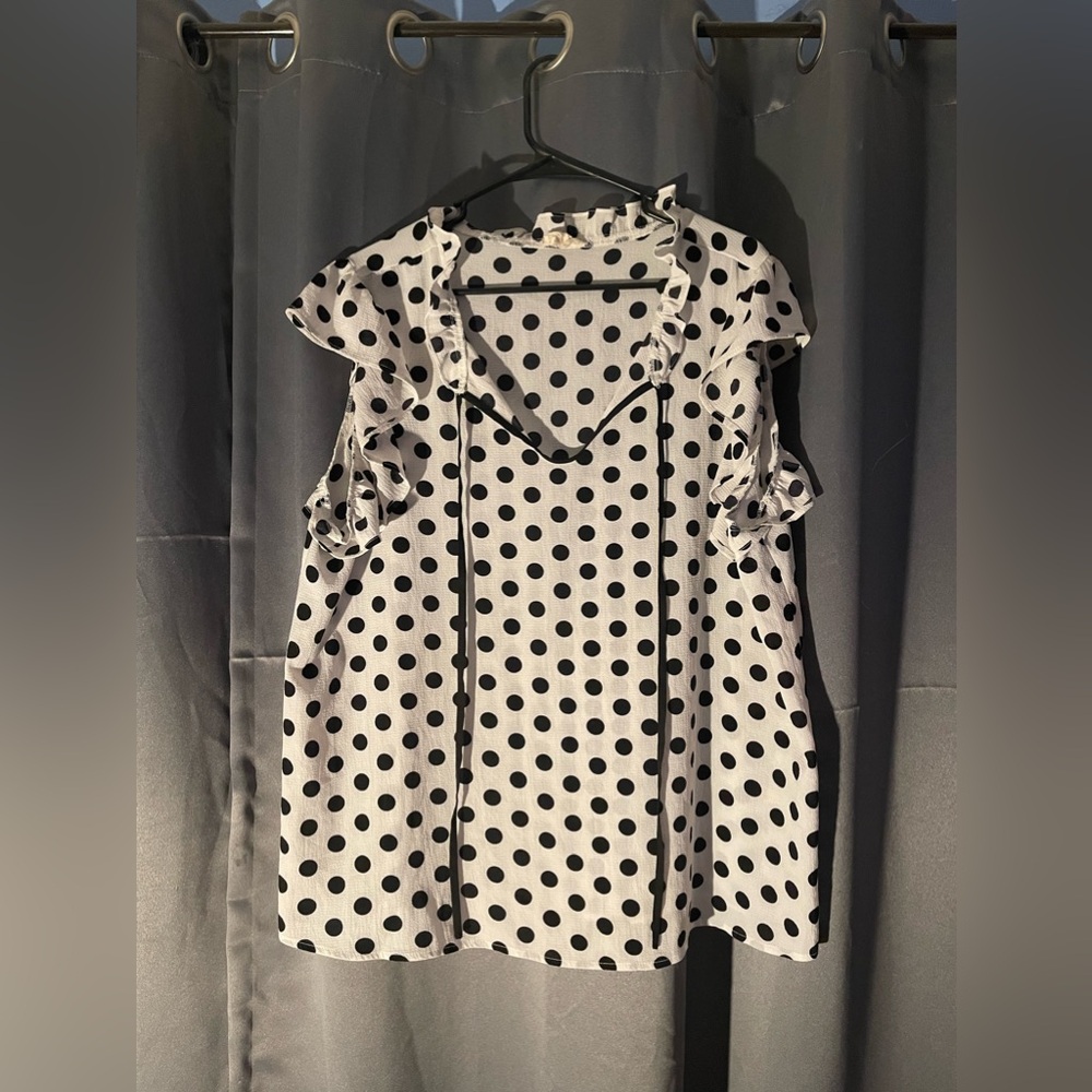 Polka dot sleeveless blouse